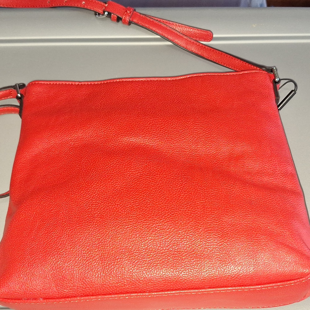 😺CALVIN KLEIN R-q Crossbody Bag in Red - Picture 10 of 12